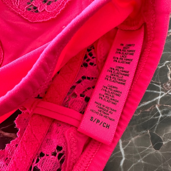 SKIMS FITS EVERYBODY LACE NEON PINK SET - Picture 3 of 4